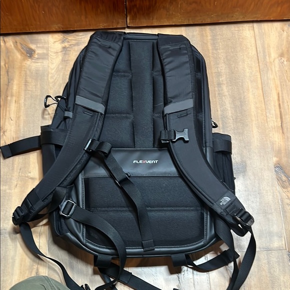 The North Face Black Recon Backpack - Picture 8 of 8